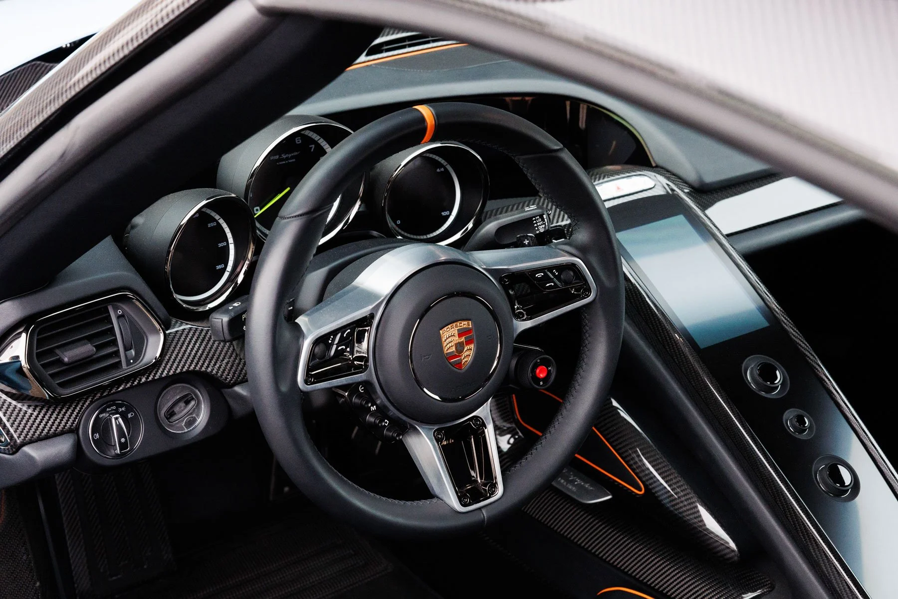 2015 Porsche 918 Spyder Weissach_52.jpg