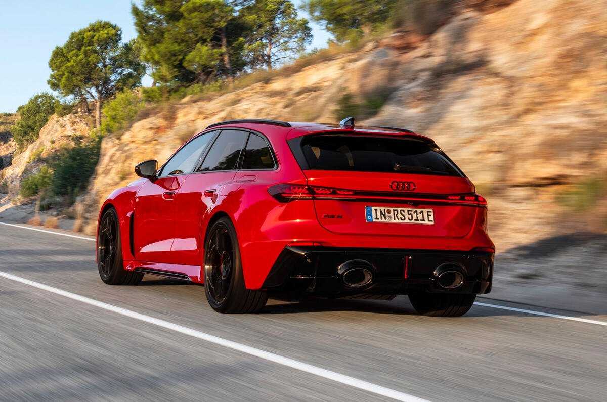 audi-rs5-avant-2026-rear-quarter-tracking.jpg