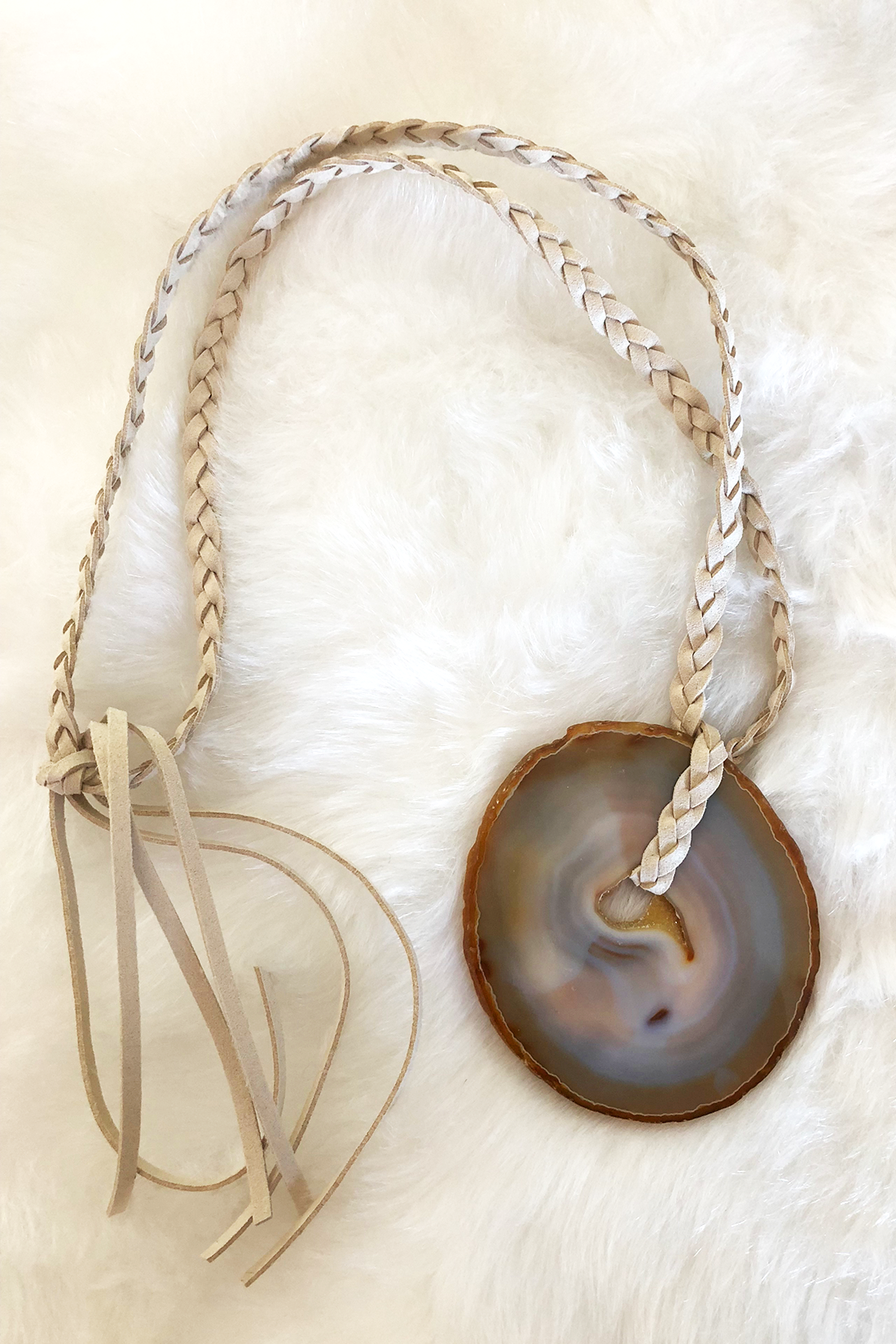 necklace-tan02.png