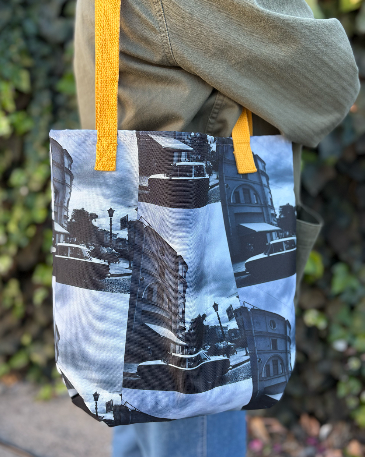 tote-perfect-illusion-lifestyle.png