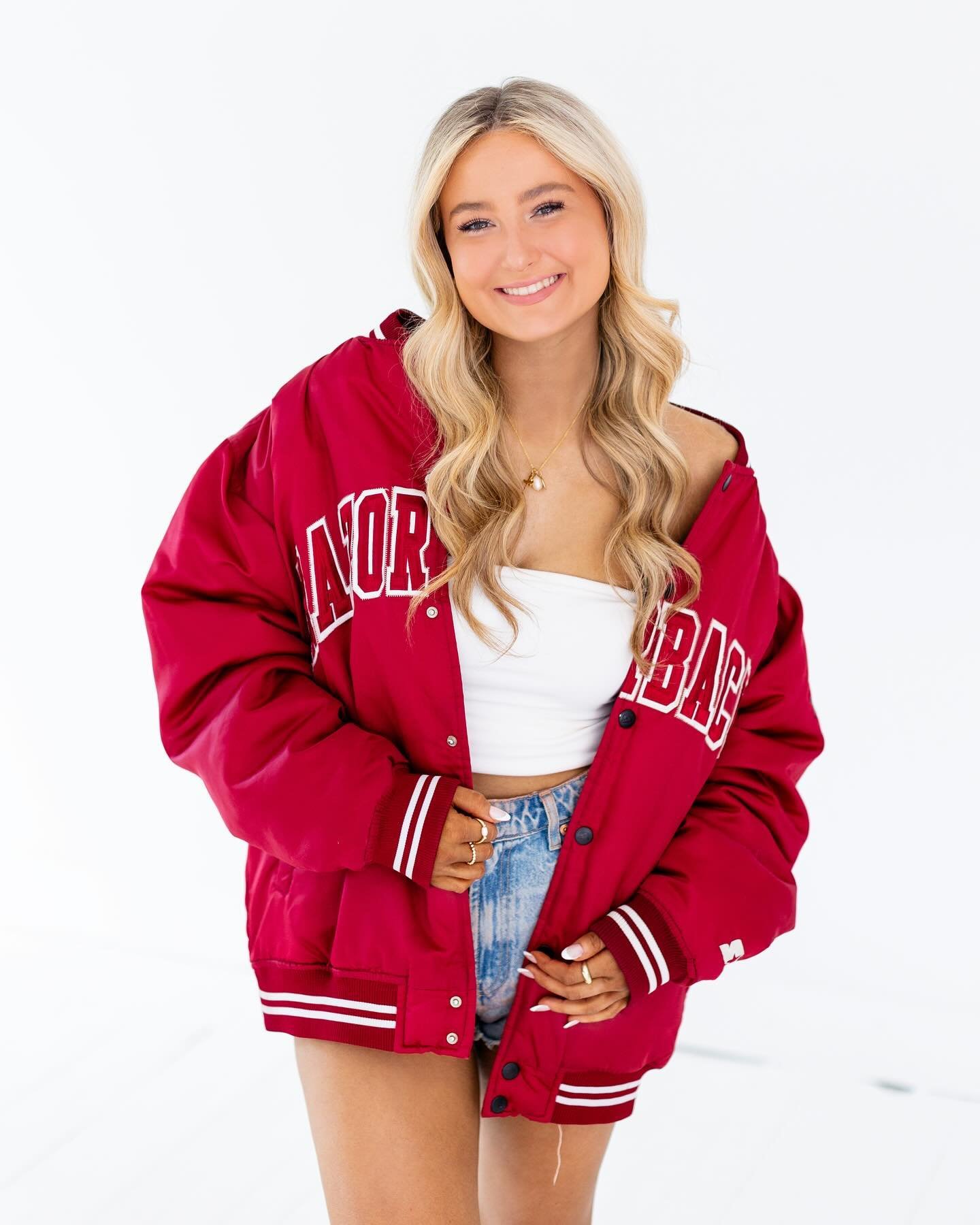 Who&rsquo;s calling those HOGS this fall!? ❤️❤️❤️

#universityofarkansas #collegeannouncement #collegeannouncementphotos #2024grad #nwaseniorphotographer #fayettevilleseniorphotographer #fayettevillephotographer #nwaphotographer #bentonvilleseniorpho