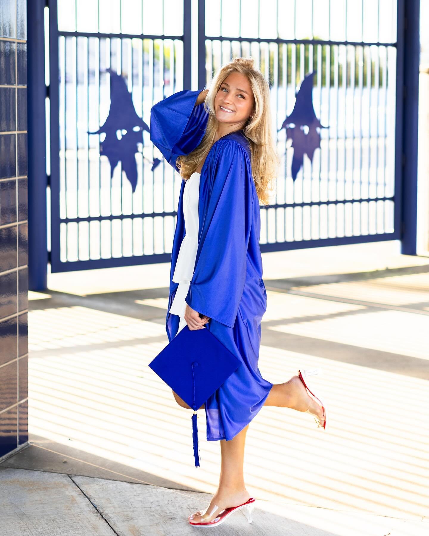 It&rsquo;s so awesome to see your seniors go on to their dream schools&hellip; 🫶🏼💙 Ava, I&rsquo;m SO excited for you!! Thanks for letting me be apart of your senior year! 

#nwaphotographer #rogersphotographer #nwaseniorphotographer #bentonvillese