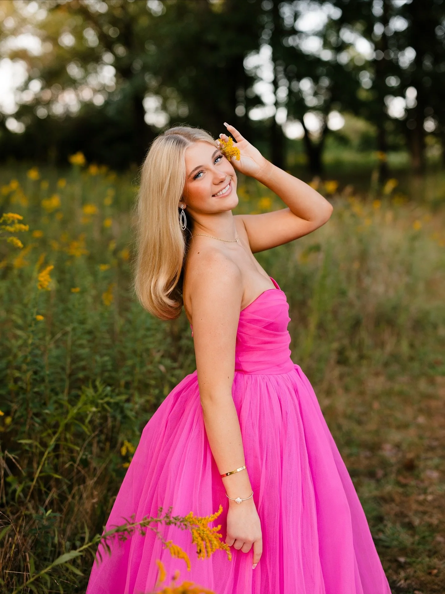 A series of very fortunate events with Ivy&hellip; 💖🌼🌿☀️ A rain delay is always hard but when your backup date turns out beautifully, it&rsquo;s always worth it! 

Ivy &mdash; you&rsquo;re just the sweetest!

#nwaphotographer #fayettevillephotogra