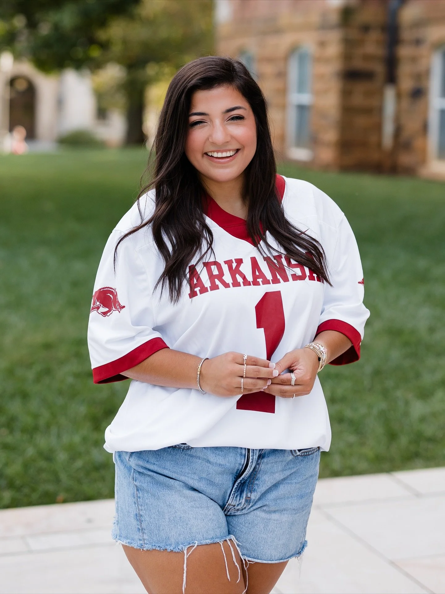 I took photos of Murphy back when I lived in Texas in 2021 and it was SUCH a good afternoon catching up with her and her sweet mom again. ❤️🎓 Time flies but I&rsquo;m thankful for repeat clients&hellip; especially across states! 

#fayettevillephoto