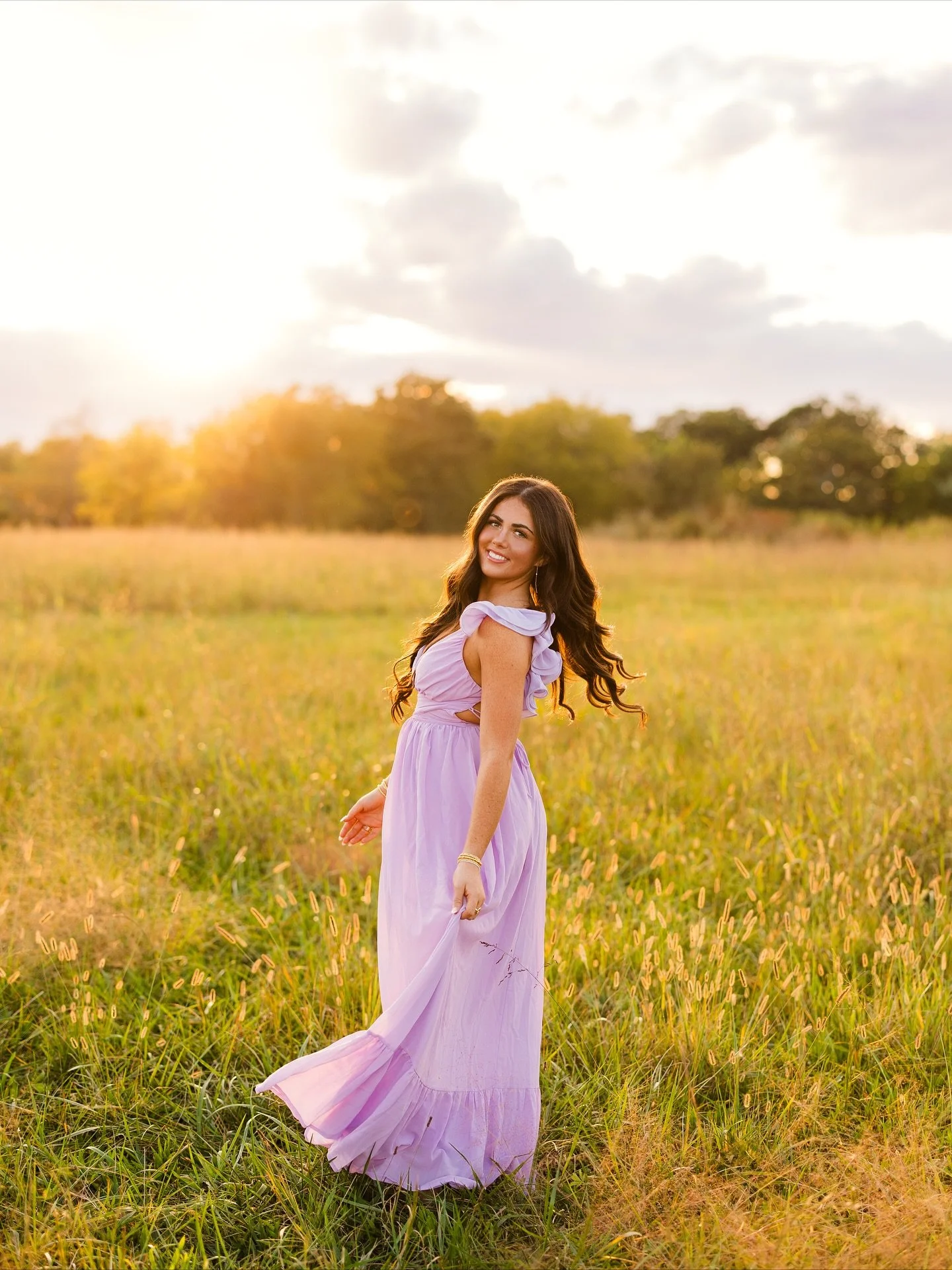 Give me beautiful seniors, long dresses, and golden hour EVERY SINGLE DAY! Thank you 👏🏻😍🌞 Rogers senior&hellip; @delaney.r.smithh ✨

NWA Senior Photographer
Fayetteville Senior Photographer
Bentonville Senior Photographer
