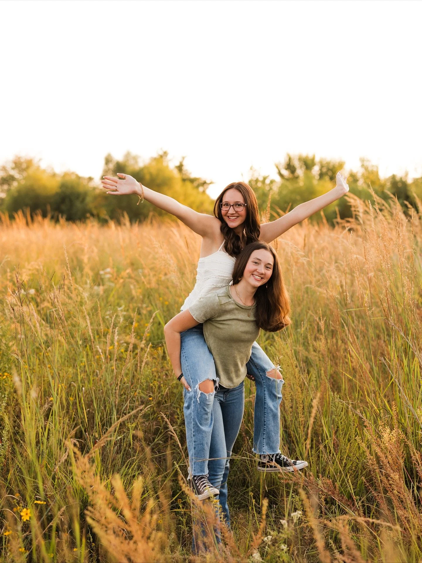 This twin session had SO many amazing props and ideas and I&rsquo;m so here for it! On the way to this session, it was POURING and so it was a little nerve-racking because I didn&rsquo;t know if it was going to stop. This was also the session where I