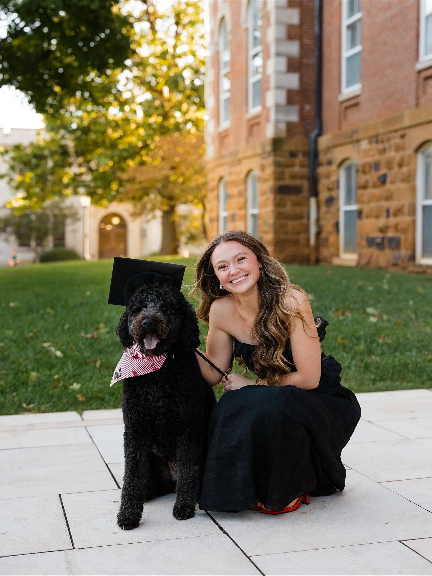 What&rsquo;s more adorable than a dog wearing a cap? This pair was just the cutest pair on campus&hellip; ❤️👏🏻🐕&zwj;🦺 And that fall light was to die for! Congrats to all of my December graduates! 

#nwaphotographer #fayettevillephotographer #faye