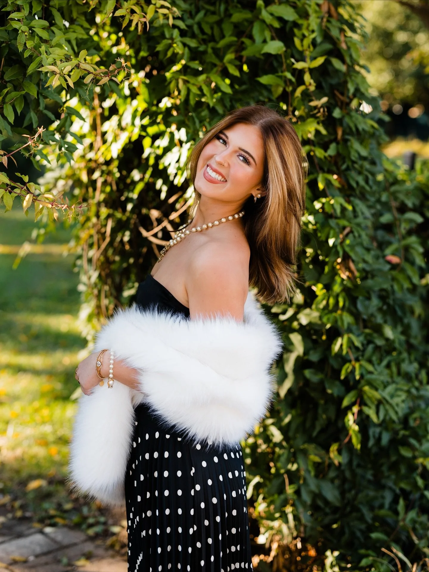 She&rsquo;s got a way&hellip; ✨🪩❤️&zwj;🔥🗝️ Arden&rsquo;s fall session was one to remember! We have have lost an earring along the way but we didn&rsquo;t need that anyway to get these results👏🏻😉

Bentonville Senior Photographer. #bentonvillesen