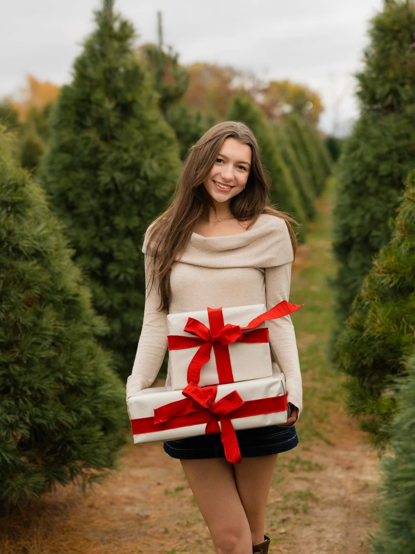 I thiiiink I&rsquo;m done Christmas shopping!? 🙌🏻🎁 Who&rsquo;s done and who&rsquo;s got a ways to go?

#christmasfarmphotoshoot #christmastreephotography #nwaseniorphotographer Northwest AR Photographer, Fayetteville senior photographer, Bentonvil
