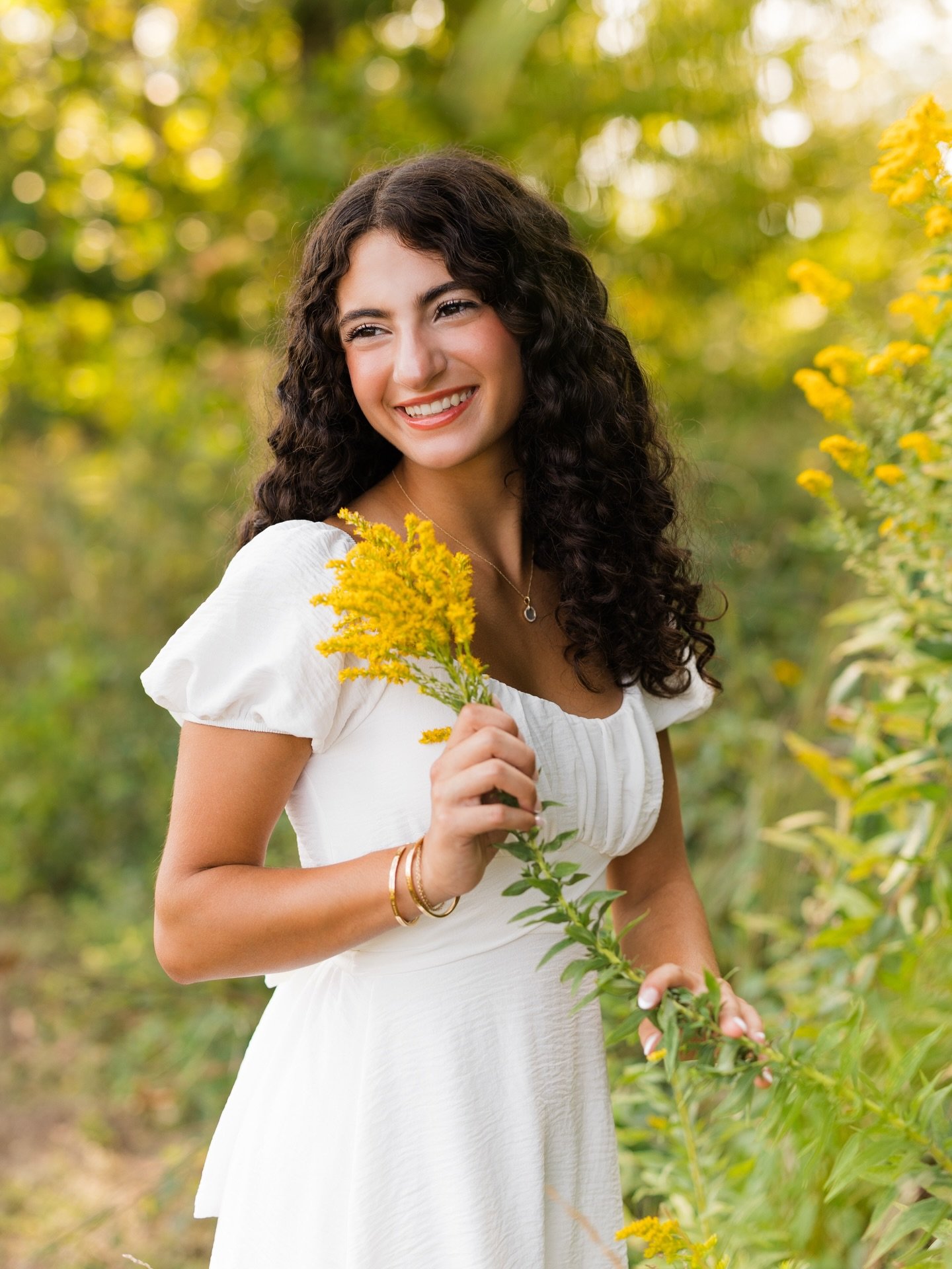 When someone travels into NWA just for their senior photos 👀🥹 THIS is always an option! Sometimes a 1-3 hour drive is just what you need to make your senior photos DIFFERENT than your friends&hellip; 

Thank you @jennaleejosephh + @jabbourvera for 