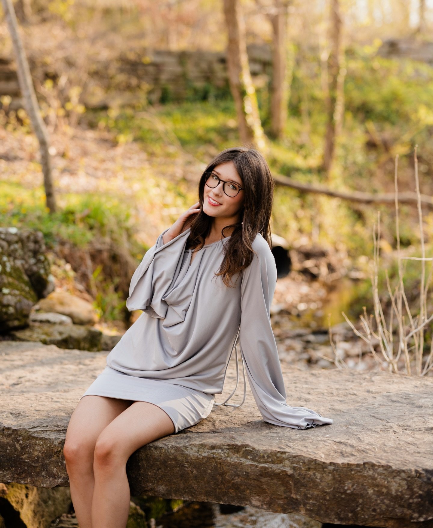 March sessions are some of my favorite! ✨ The green is so new and fresh and seniors are excited to graduate 💛 Loved my time with @evakatemalone ! 

#fayettevilleseniorphotographer #bentonvilleseniorphotographer #nwaseniorphotographer