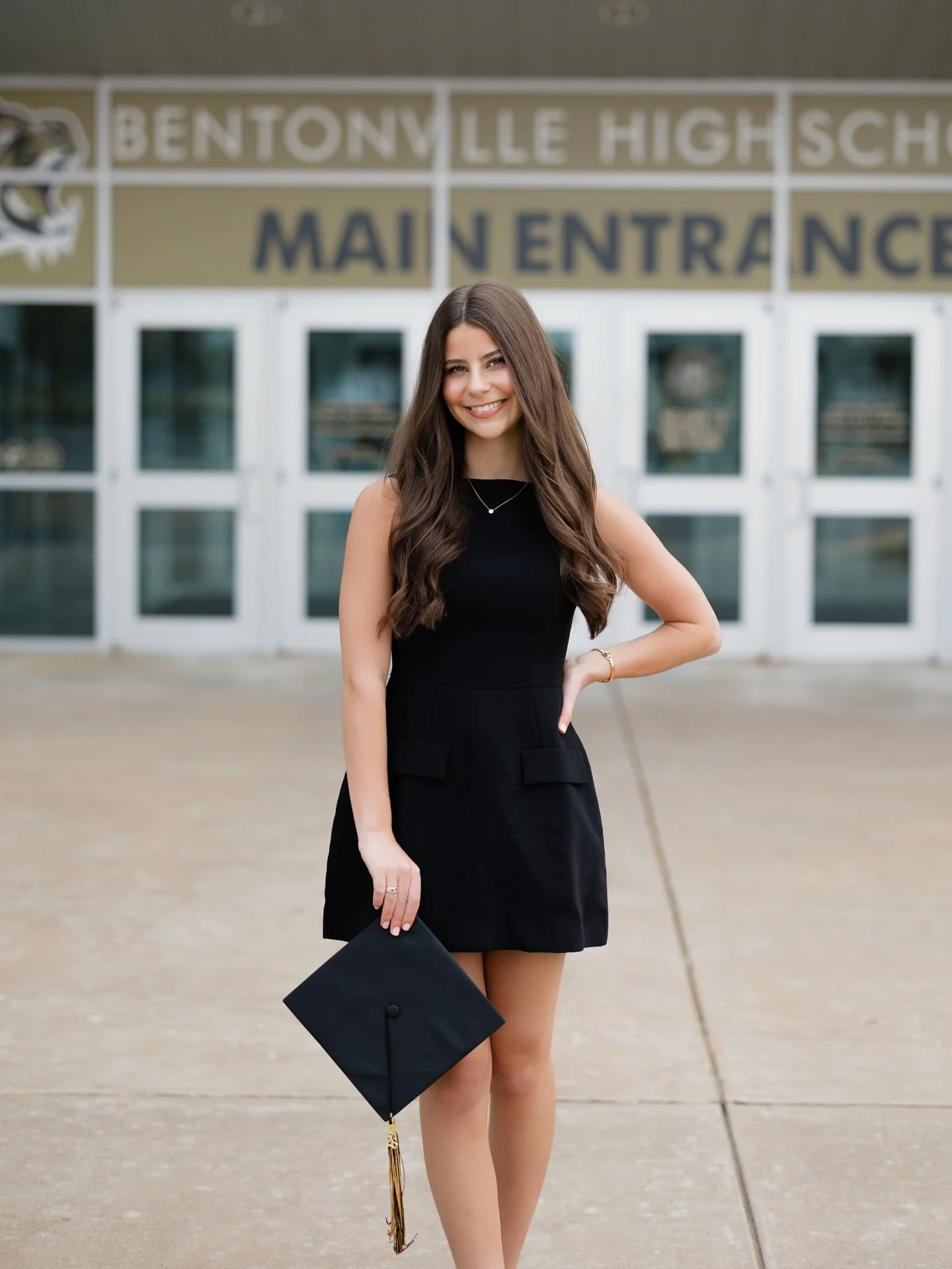Seeing seniors ALL year long between group sessions and individual sessions makes graduation so sad for me 🖤😭 So happy for all of my girls but I&rsquo;ll miss you! I&rsquo;m always cheering you on!!! Sweet @kate.viccaro at BHS. 👏🏻

#bentonvillese