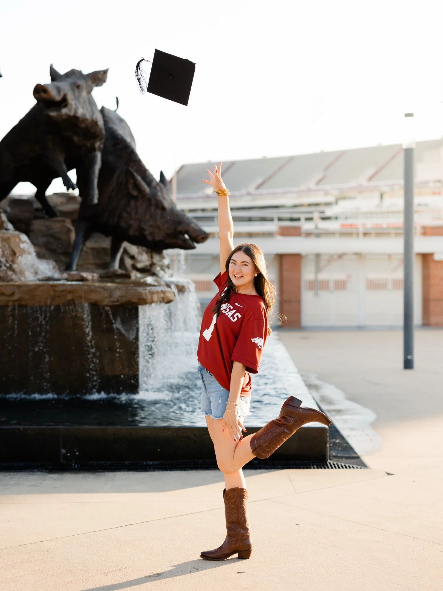 Laughing our way around campus 🎓🐗❤️!! 

#fayettevillephotographer #universityofarkansas #arkansasseniorphotographer #fayettevilleseniorphotographer