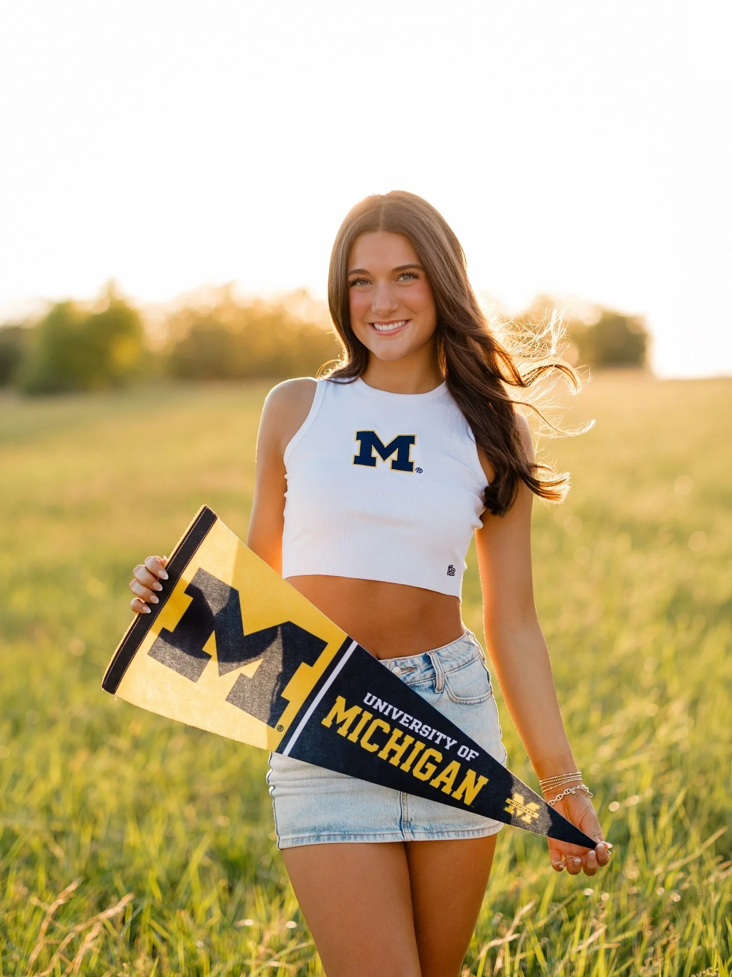 So proud of Carmen for chasing her dreams! 💛 All I heard was pure joy and excitement when she talked about her future at Michigan and that makes me SO happy! 

#nwaseniorphotographer #bentonvilleseniorphotographer #collegeteephotos #nwaphotographer
