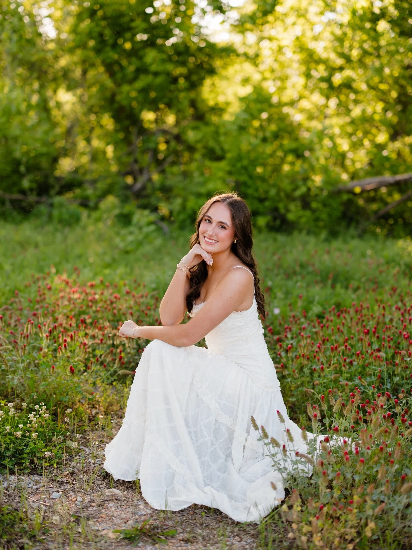 If only you could see the amount of bees surrounding us 🐝🫣✨ WORTH IT! And it was senior assassin during @aubrey_ward9 session so we had the floaties nearby&hellip; always! 

#nwaseniorphotographer #flowerseniorpictures #springseniorpictures #arkans