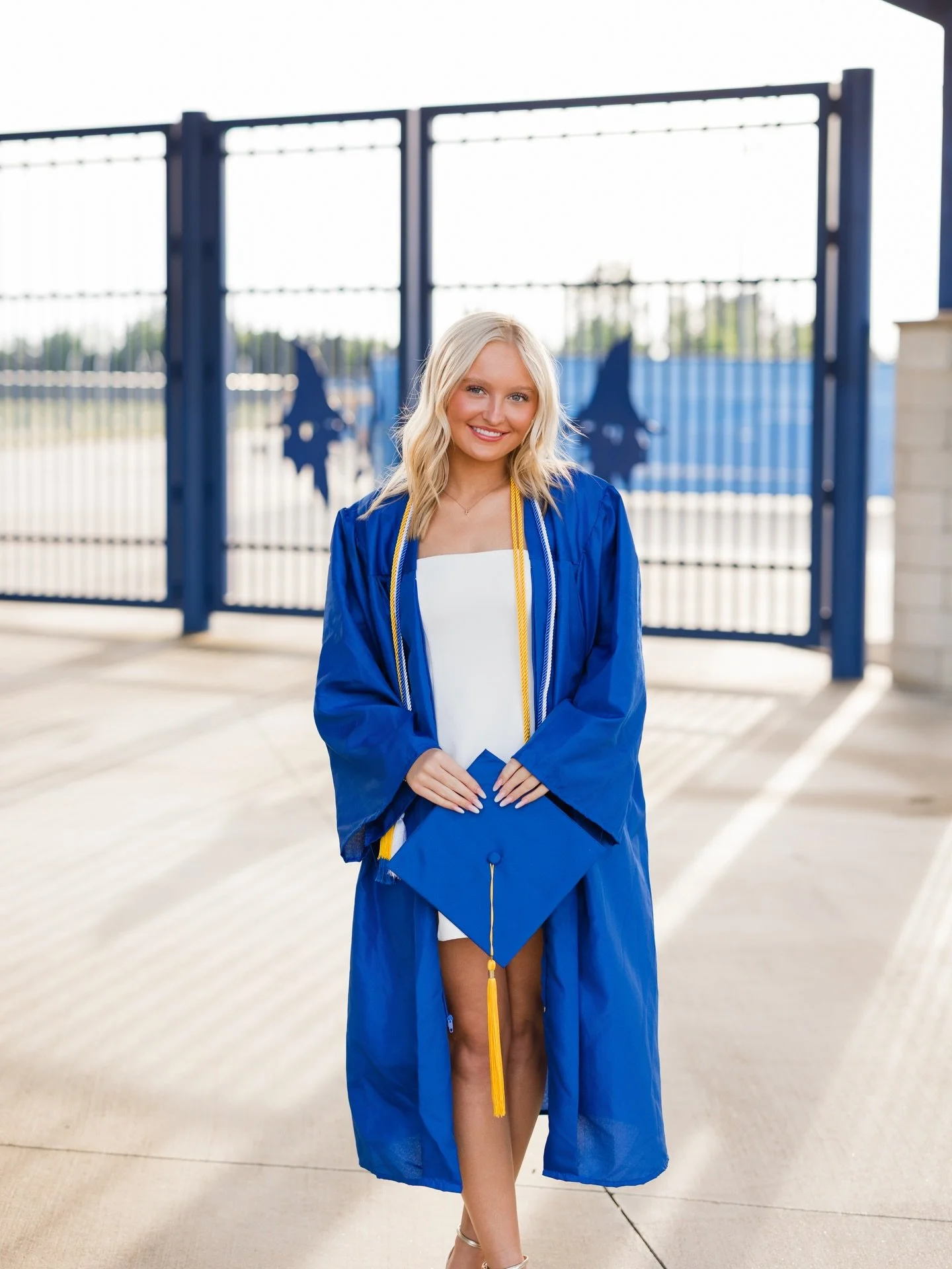 Avery is so pretty in BLUE! So excited for her to graduate so soon!! 💙💙💙 

#rogerssenior #rogersphotographer #fayettevillephotographer #bentonvillephotographer