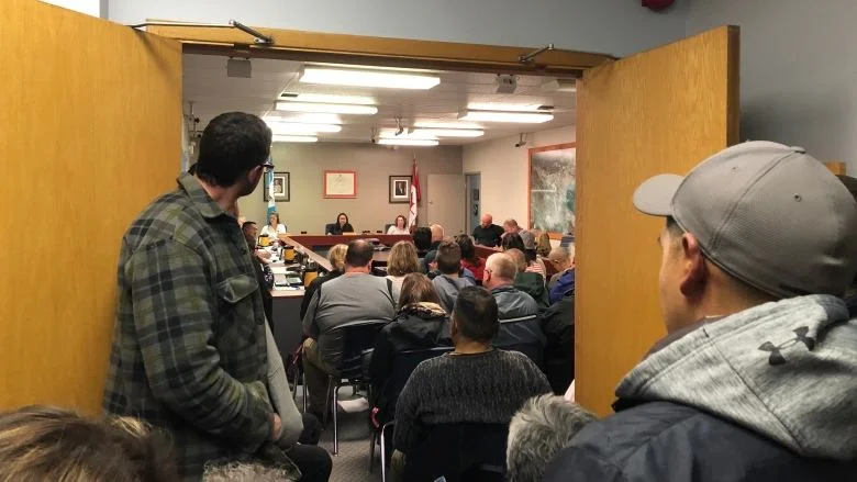 Iqaluit residents speak out on trucked water, sewage services