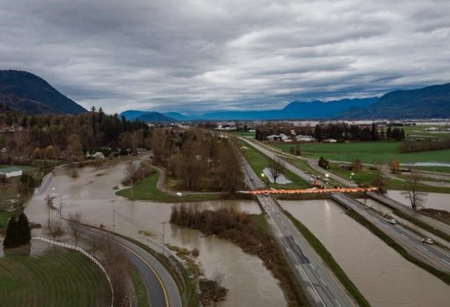 Catastrophe experts say retreat from flood risk is 'critical option'