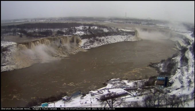 Niagara Falls turned brown on Christmas Day