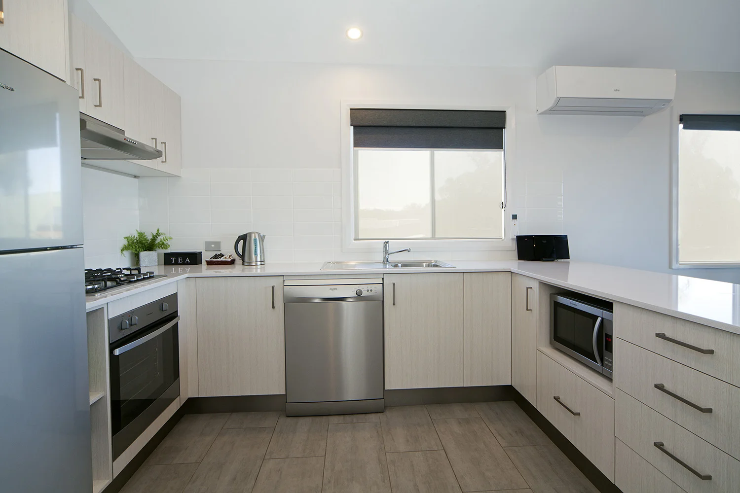 Headland East, Chalet 14 Kitchen.jpg