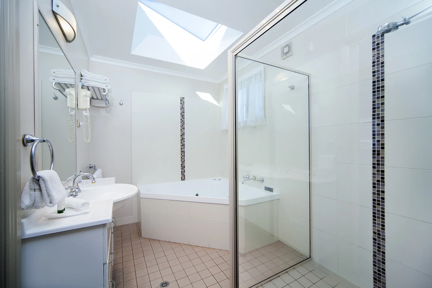 Oceanfront Deluxe, Chalet 7 bathroom.jpg