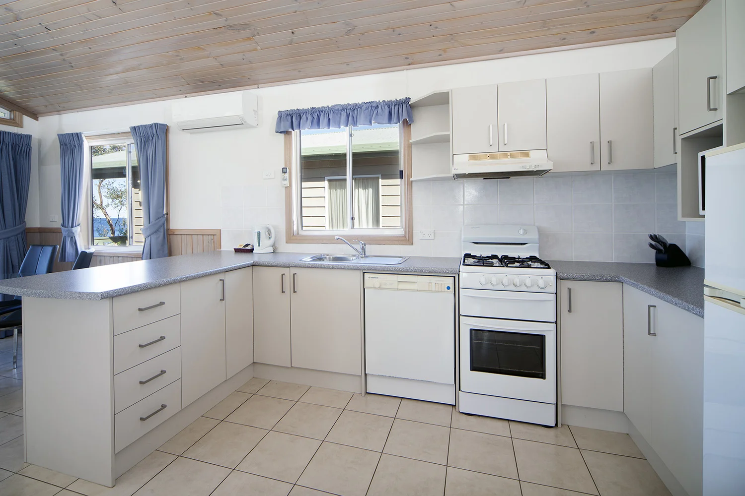 Oceanfront Executive, Chalet 4 kitchen.jpg