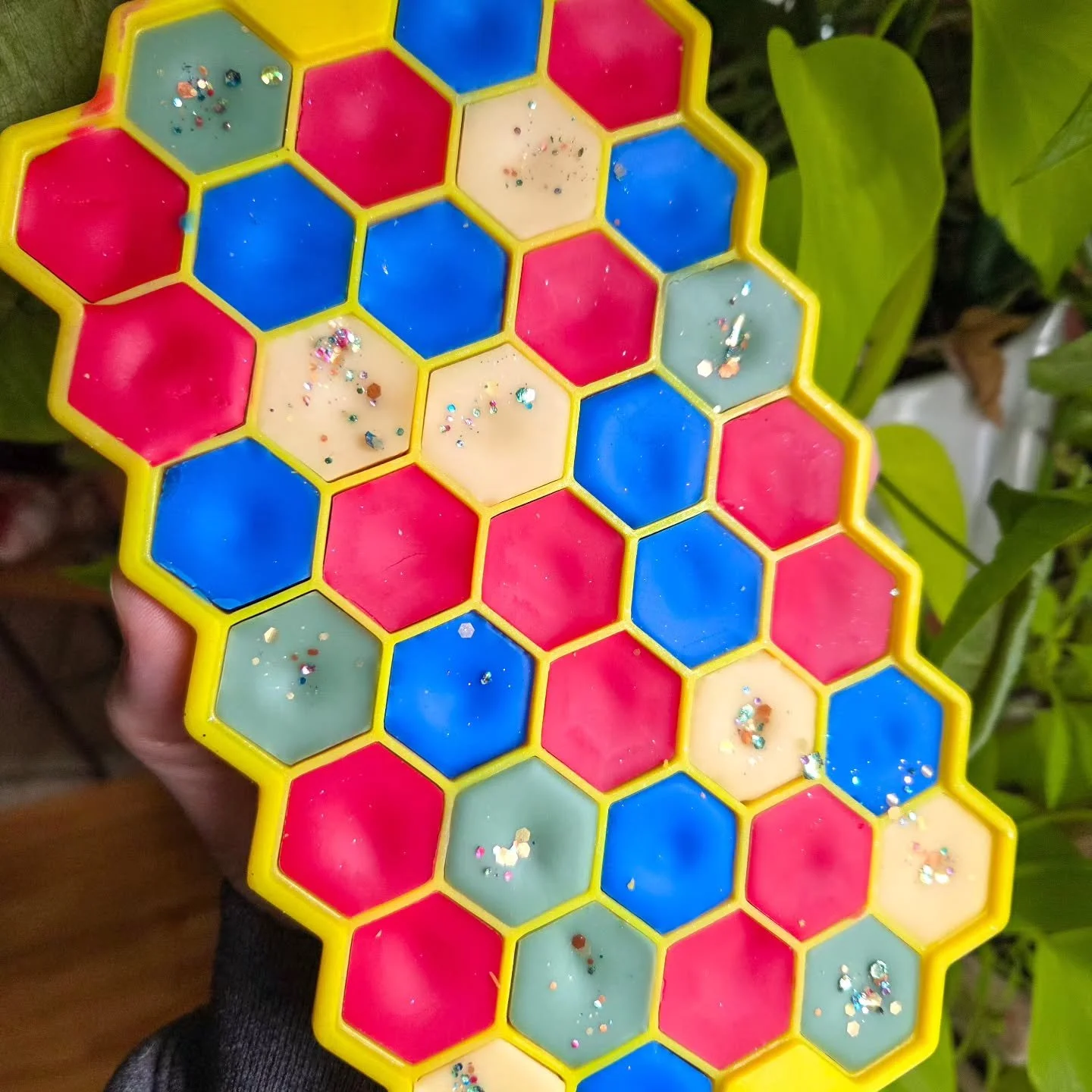 Decided to try something a little different for wax samples. Thought this honeycomb shape was cool and of course, I  had fun while doing it