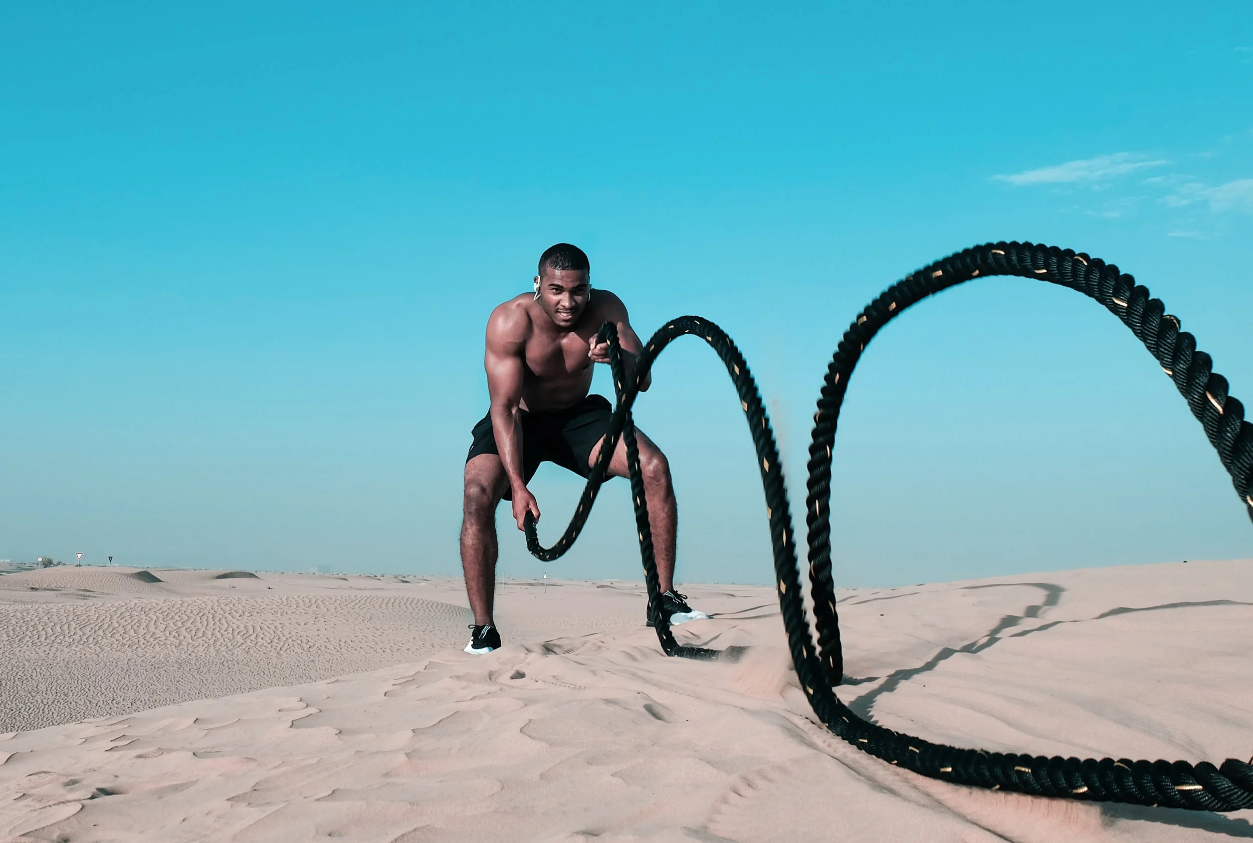 bodybuilder-bodybuilding-desert-1346303.jpg