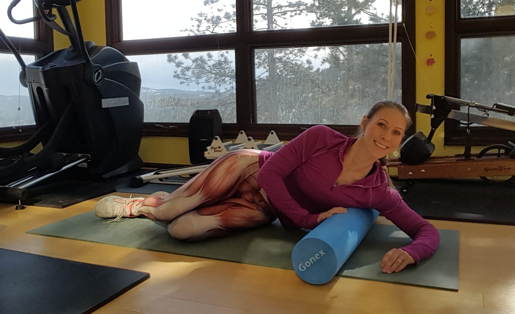 Robyn Fog shows how to roam roll the lateralus muscles using spanning.
