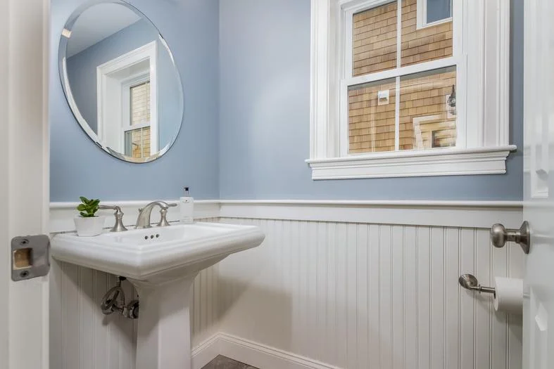 022-Bathroom-2303404-large.jpg