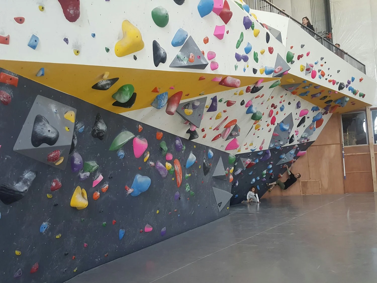 Boulderwall_kidsclimbing.jpeg