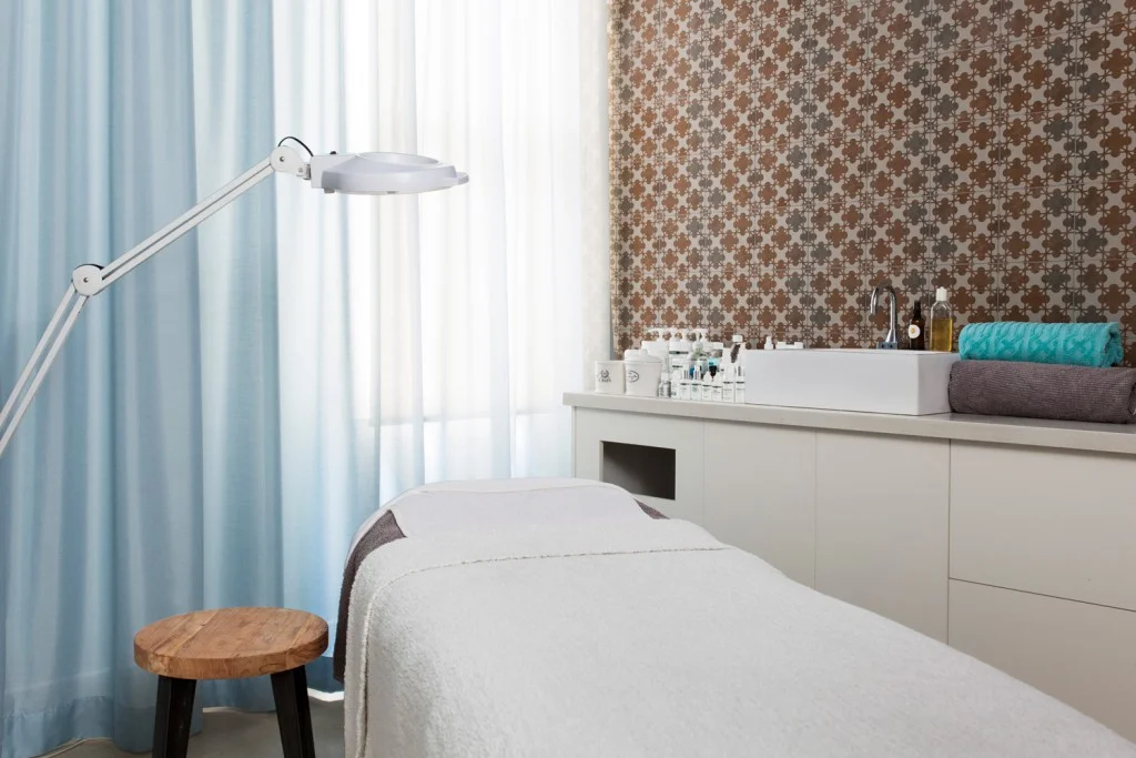 feature tile -Airs_and_Graces_Waxing_Room_2-1024x683 copy.jpg