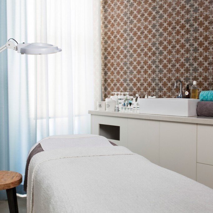 feature+tile+-Airs_and_Graces_Waxing_Room_2-1024x683+copy.jpg