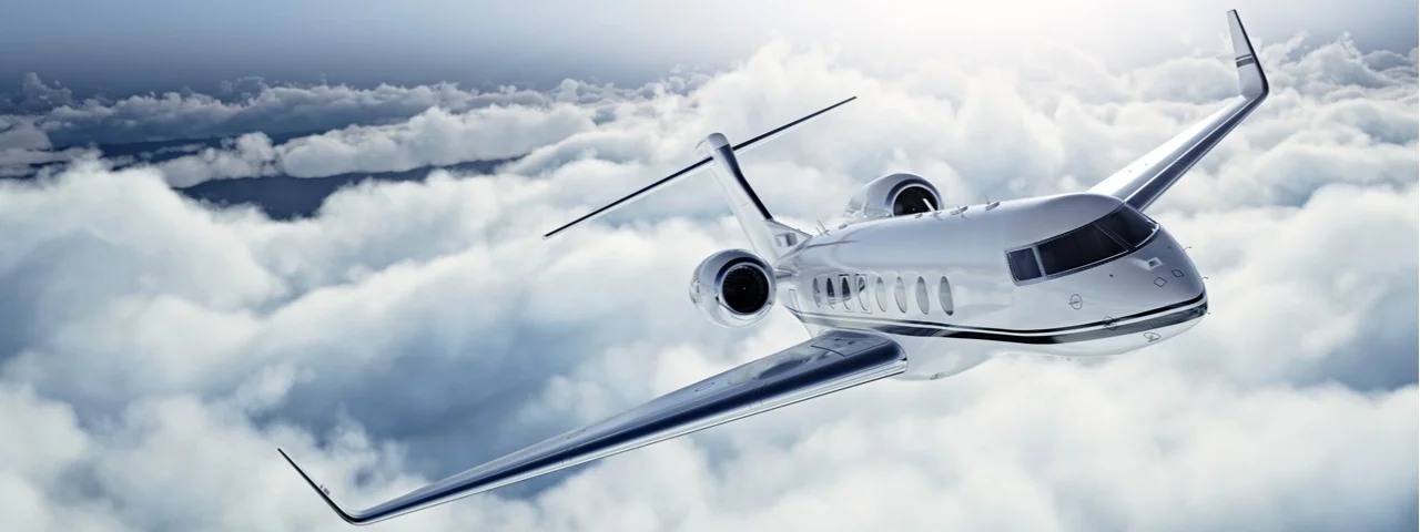 private-jet-flying-over-clouds_tcm61-50053.jpg