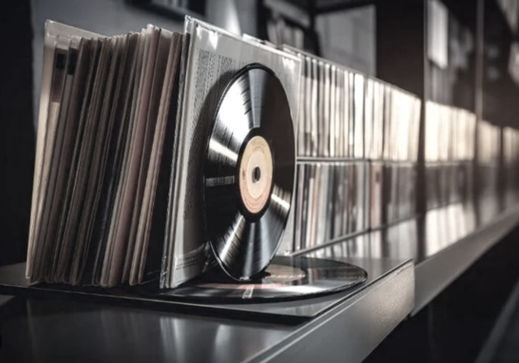 HOUSEWORK: WITH GUEST DJ 'S
