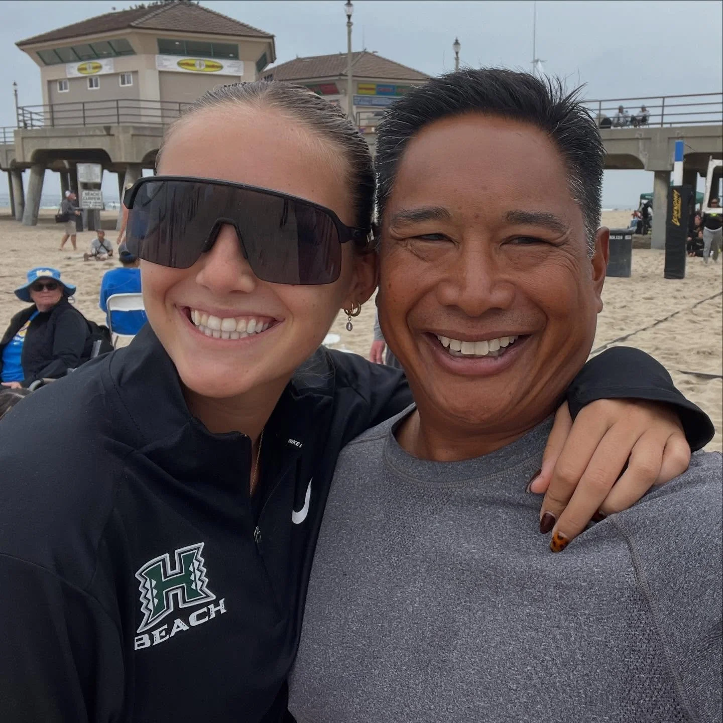 Always a good thing to come across one of the contributors of College Volleyball Weekly, Beach Top 20– like Hawaii’s @sydney_millss! Yep— lady got 1st Place in the Bronze Bracket at the @surfcitycollegiatechampionship!