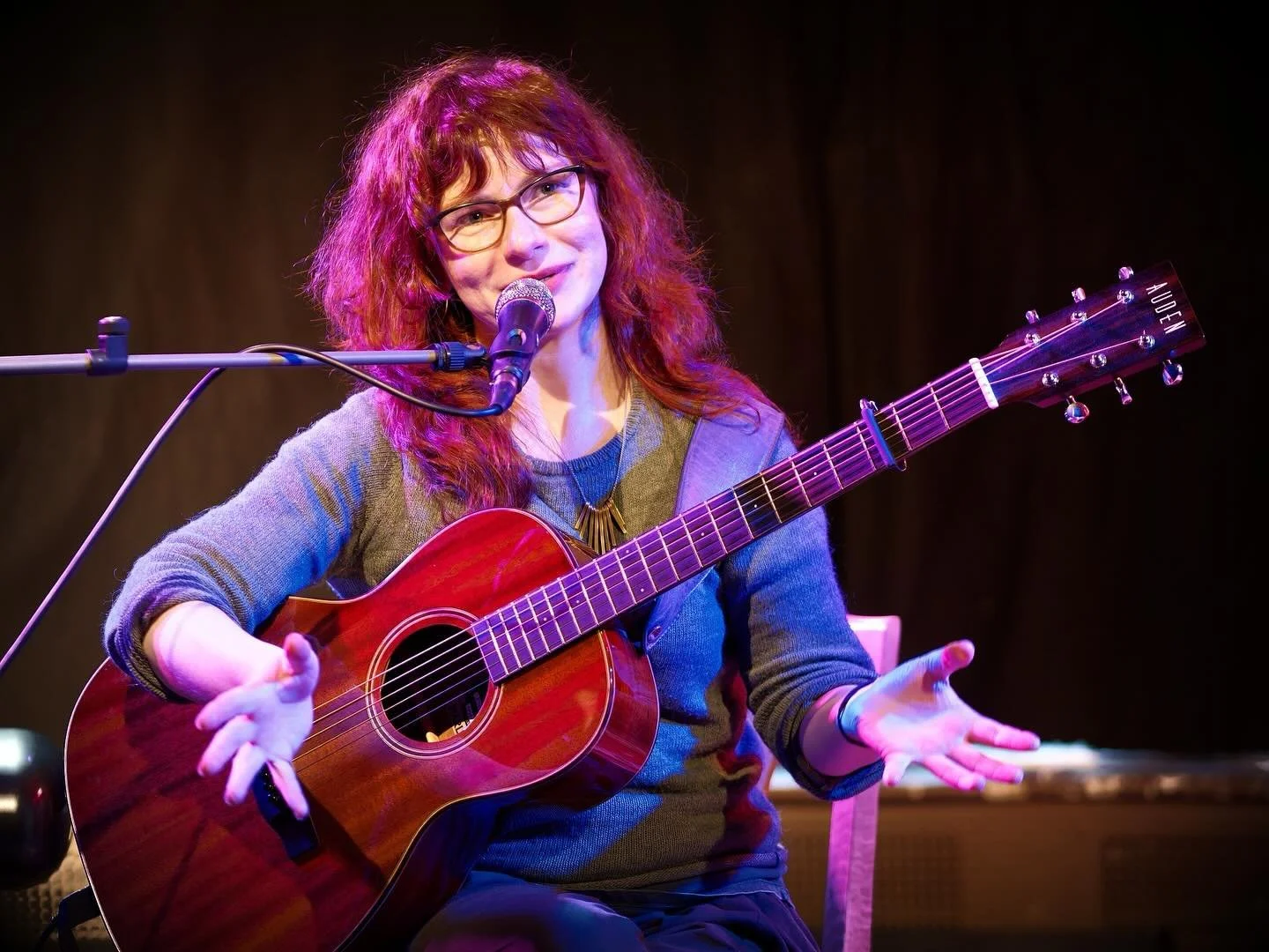 Vielen dank @hauseifgenofficial for a lovely warm reception last night! It was great to share my songs with you and discuss compost, plants, Holloways/Holwegs and more with you (all relevant, somehow!)&hellip; and thanks for singing with me too ☺️ Sp
