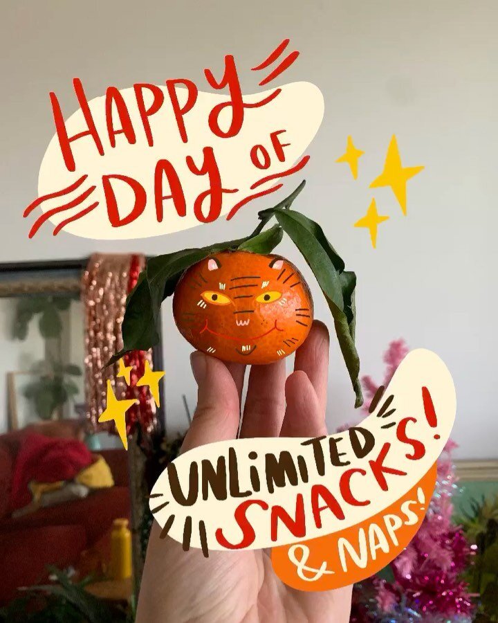 Happy day of unlimited snacks, naps, and the one day of the year everyone exceeds their 5 a day! 🍊✨🎄🔥
⚠️ NEWS FLASH ⚠️ It&rsquo;s *JUST* started snowing in Manchester ❄️❄️❄️ 
What a magical moment! 💖
Happy Christmas to all my family and friends a
