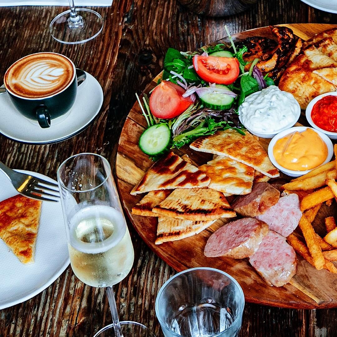 That Friday feeling 🙌 Our lunch platter is waiting. Who are you tackling this one with?

#thevillagedoorgeelong #thevillagedoor #geelong #cafegeelong #brunch