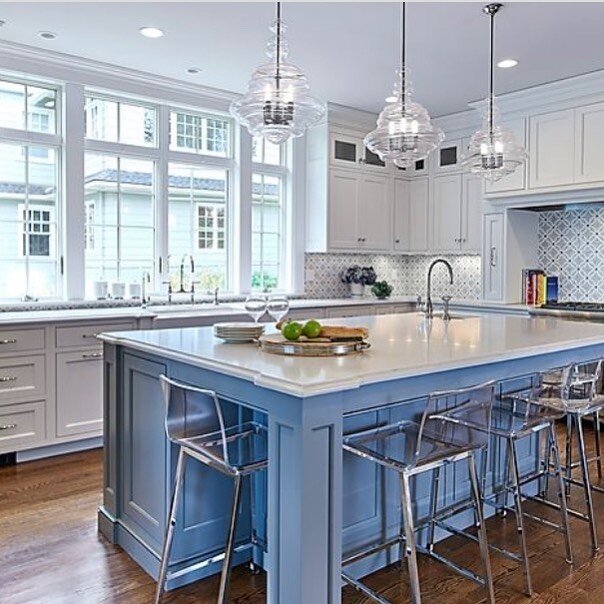 The Kitchen , the 2nd most essential room to be staged when selling your home and this beauty designed @dphdesigns in NJ is everything! .
.
#kitchendesigns #kitchengoals #interiorstylist #kitchendesigner #homestagingworks #homestagingsells #propertys