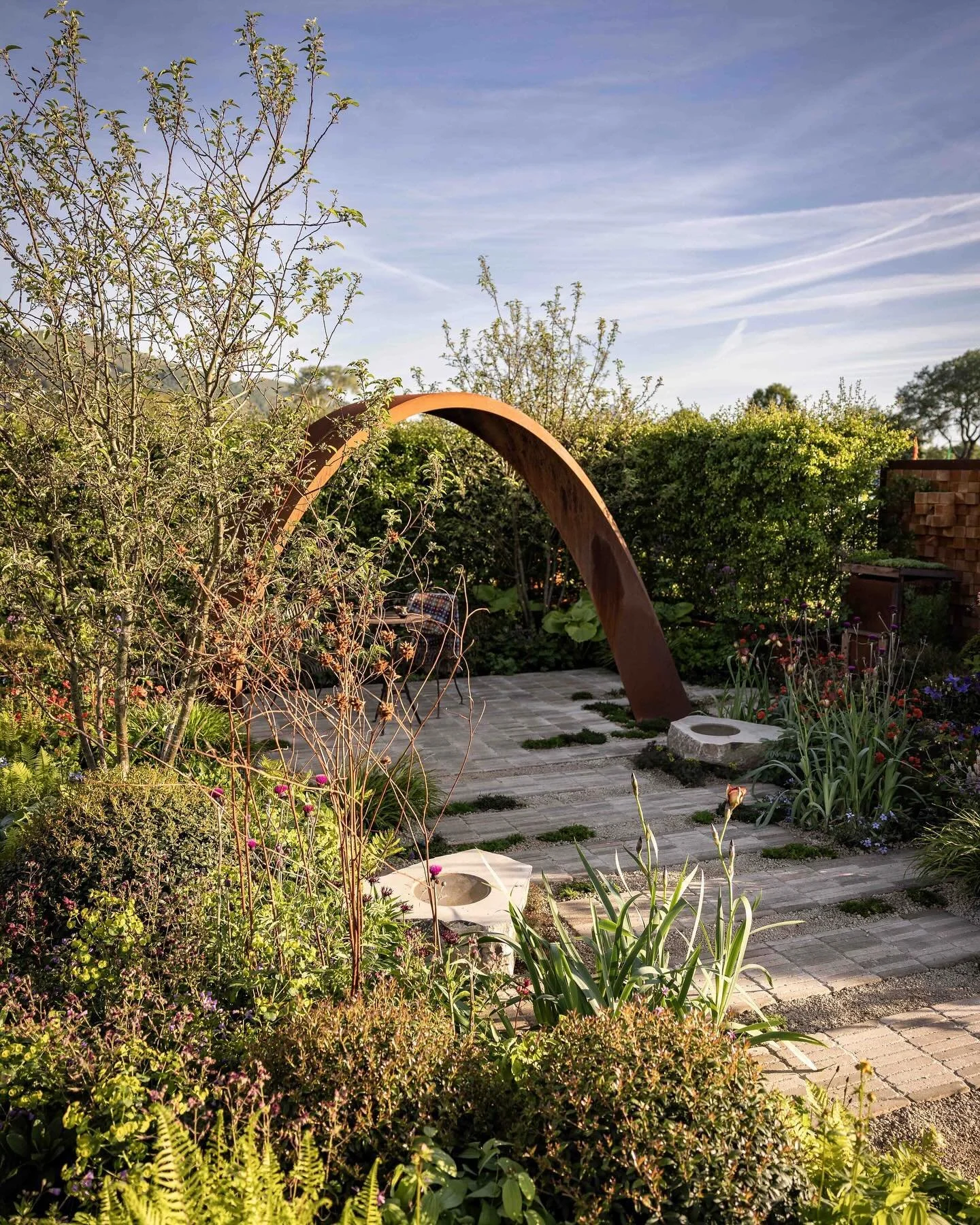 I do like a bit of Corten steel in a garden and this one had just the right balance. 
This is the “It doesn’t have to cost the Earth” garden from this year’s @rhsmalvern show and it won a well deserved Gold medal.
Designer M