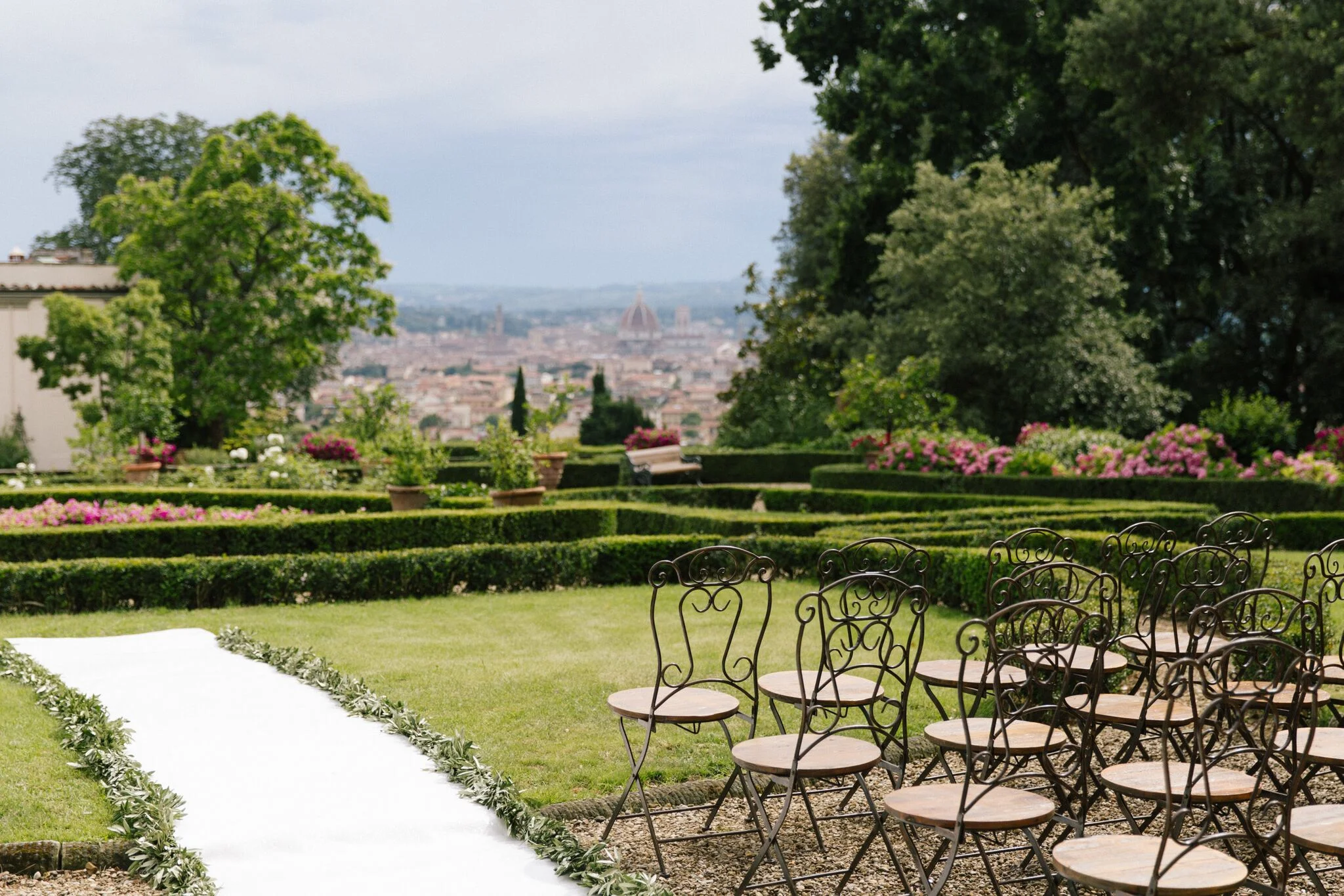 PICKING THE PERFECT BRIDAL PARTY