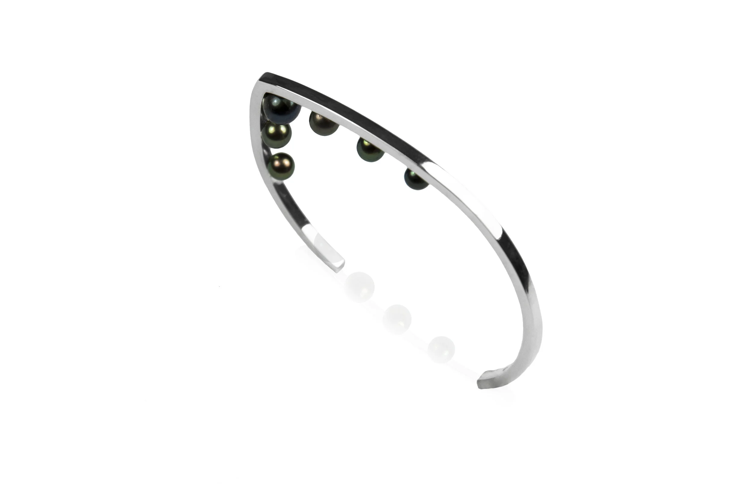 fallen pearl bracelet 2.jpg