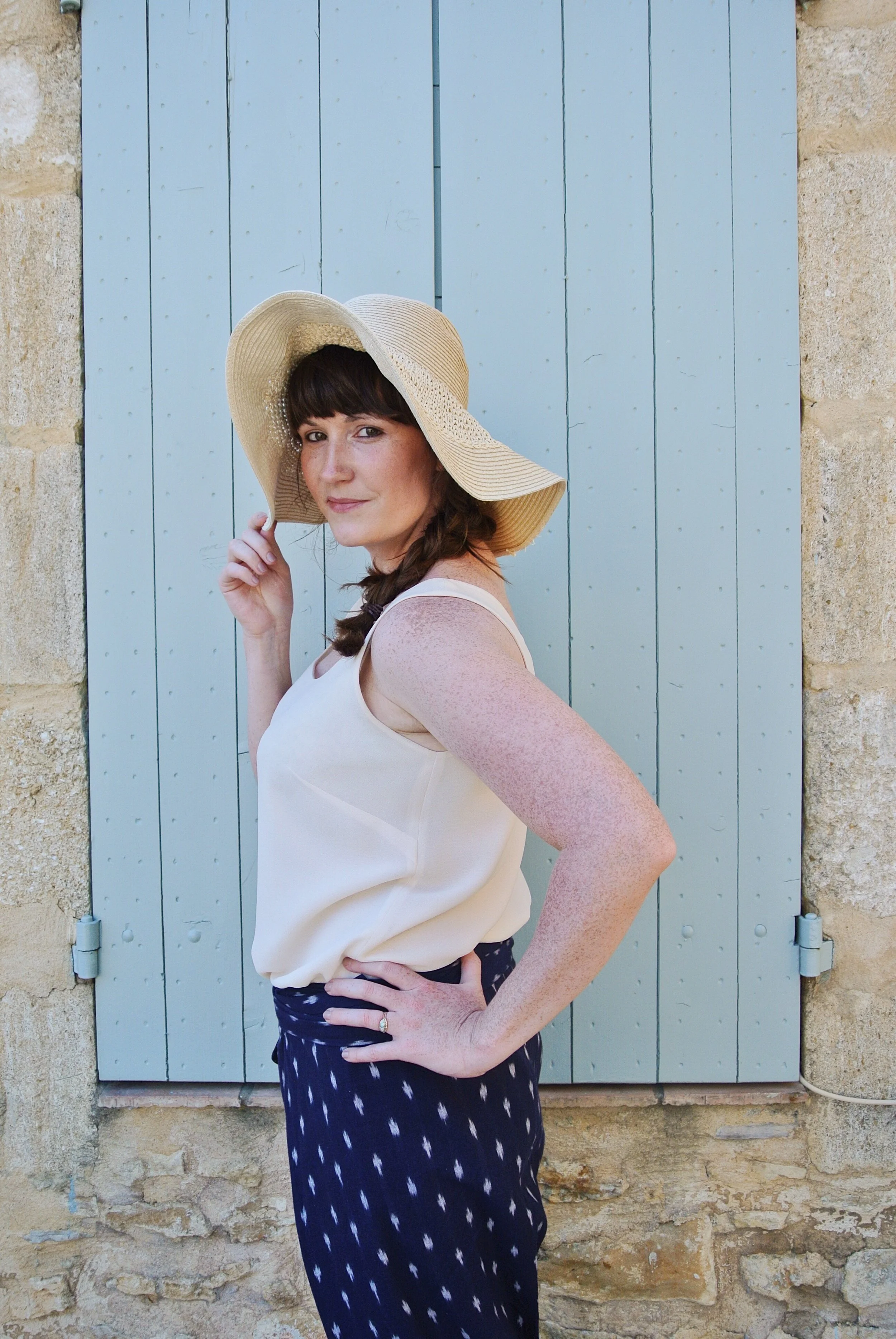 I'm wearing the Lounge Lunghi + Falcon Print here. 