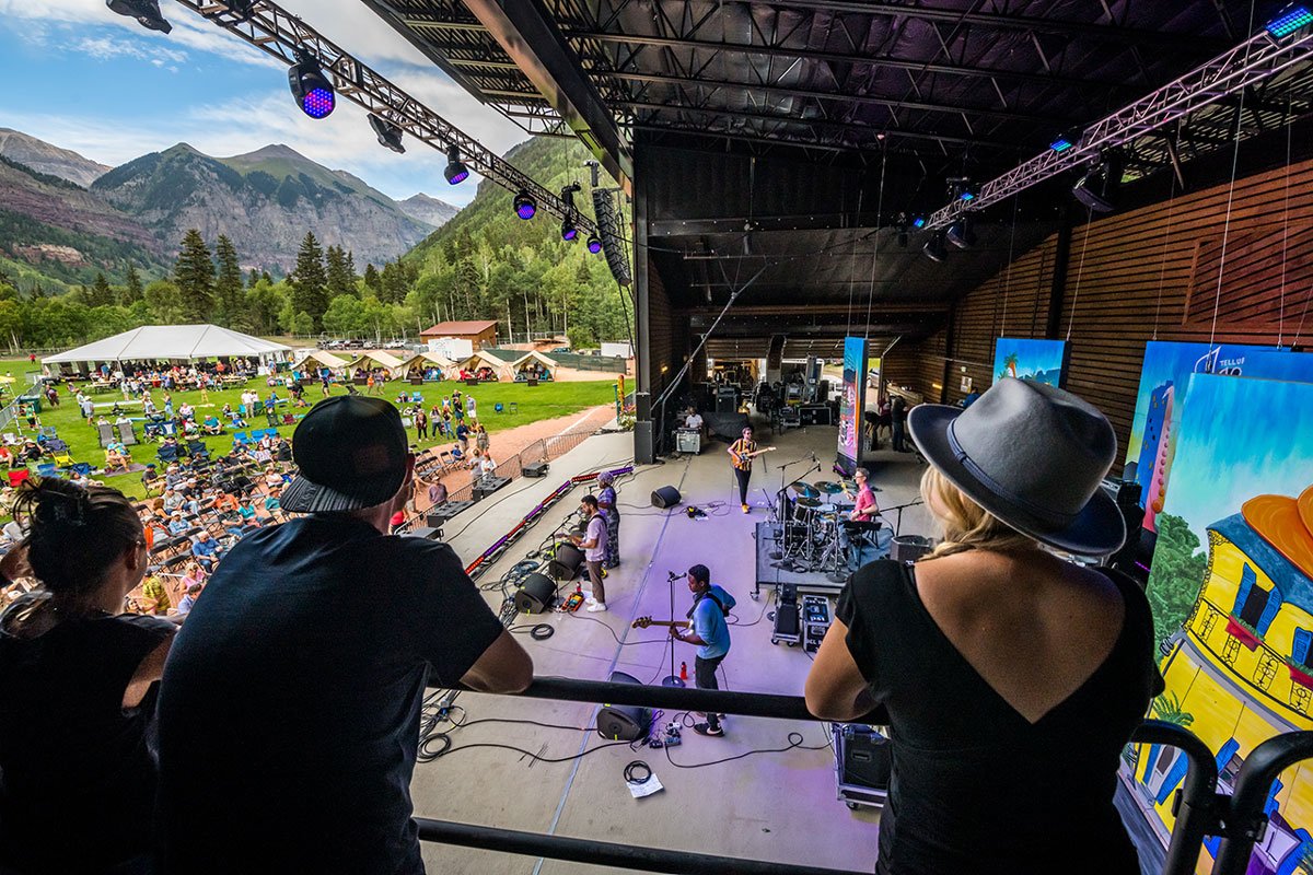 On-Stage Viewing Platform With An Open Bar