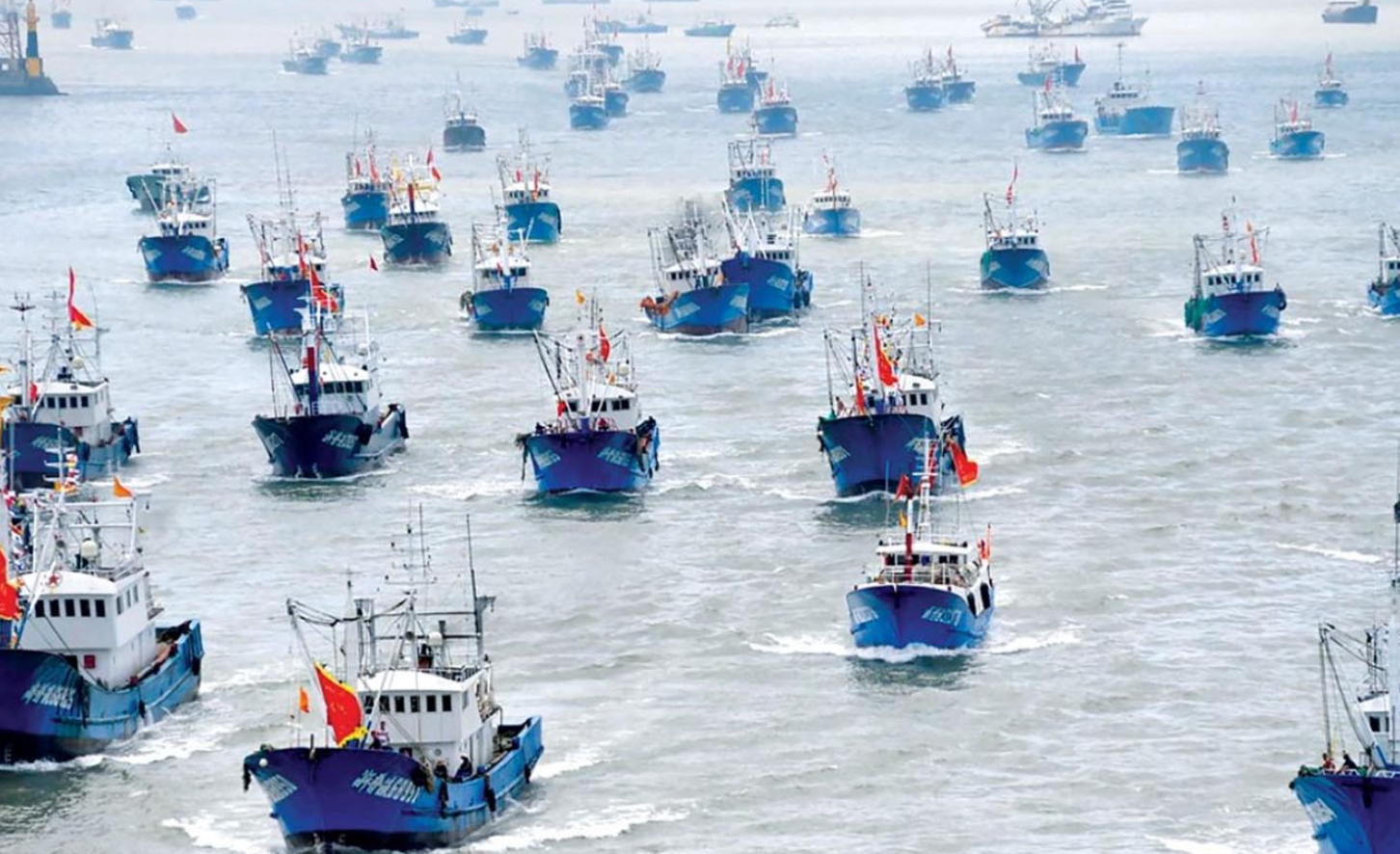 Au large de l’Amérique du Sud, la Chine à la pêche au calamar géant