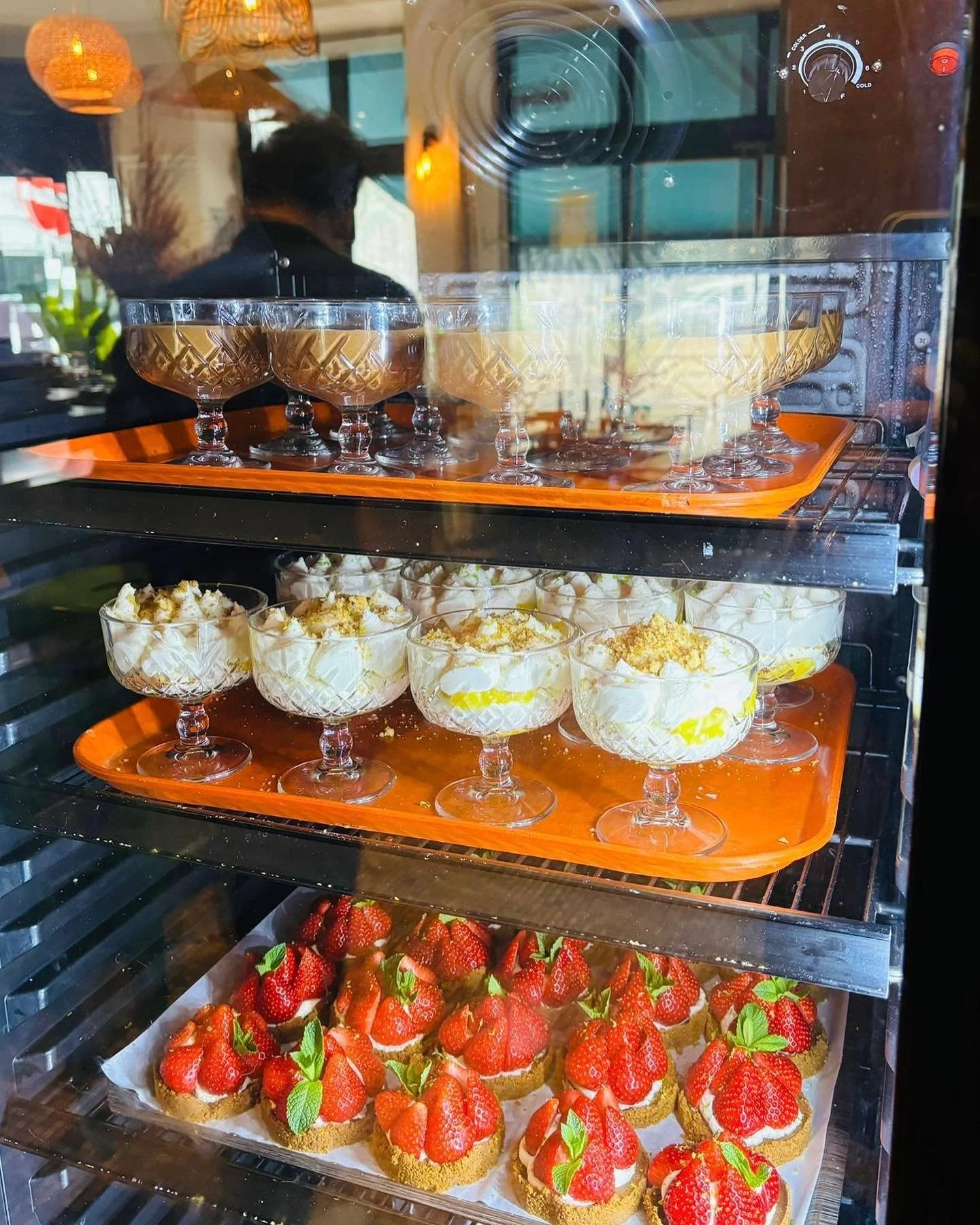 De retour apr&egrave;s quelques jours de vacances, polette vous attend du lundi au vendredi de midi &agrave; minuit et en plus avec un nouveau menu qui d&eacute;boite 🤩🤩 #faitmaisoncuisine #cocktail #brasserieclichy #sortiraclichy #brasseriesaintou