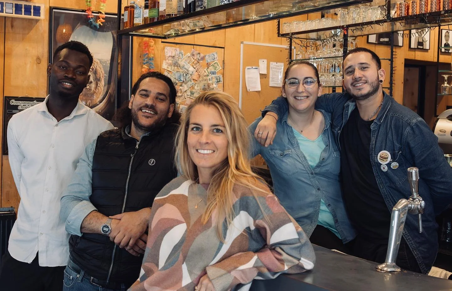 Brasserie cool et bar chouette !! Cuisine faite maison et de saison #sortiraclichy #cocktails #frenchcuisine
