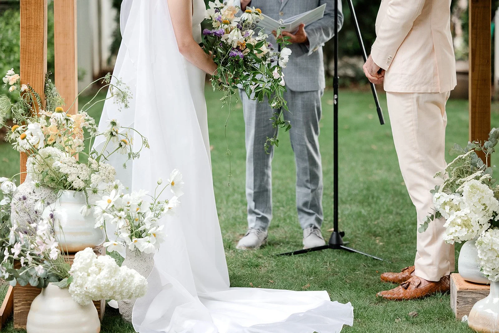 Your Guide to Spring Wedding Florals: What's Blooming Month by Month (And How to Style It for Your Venue)