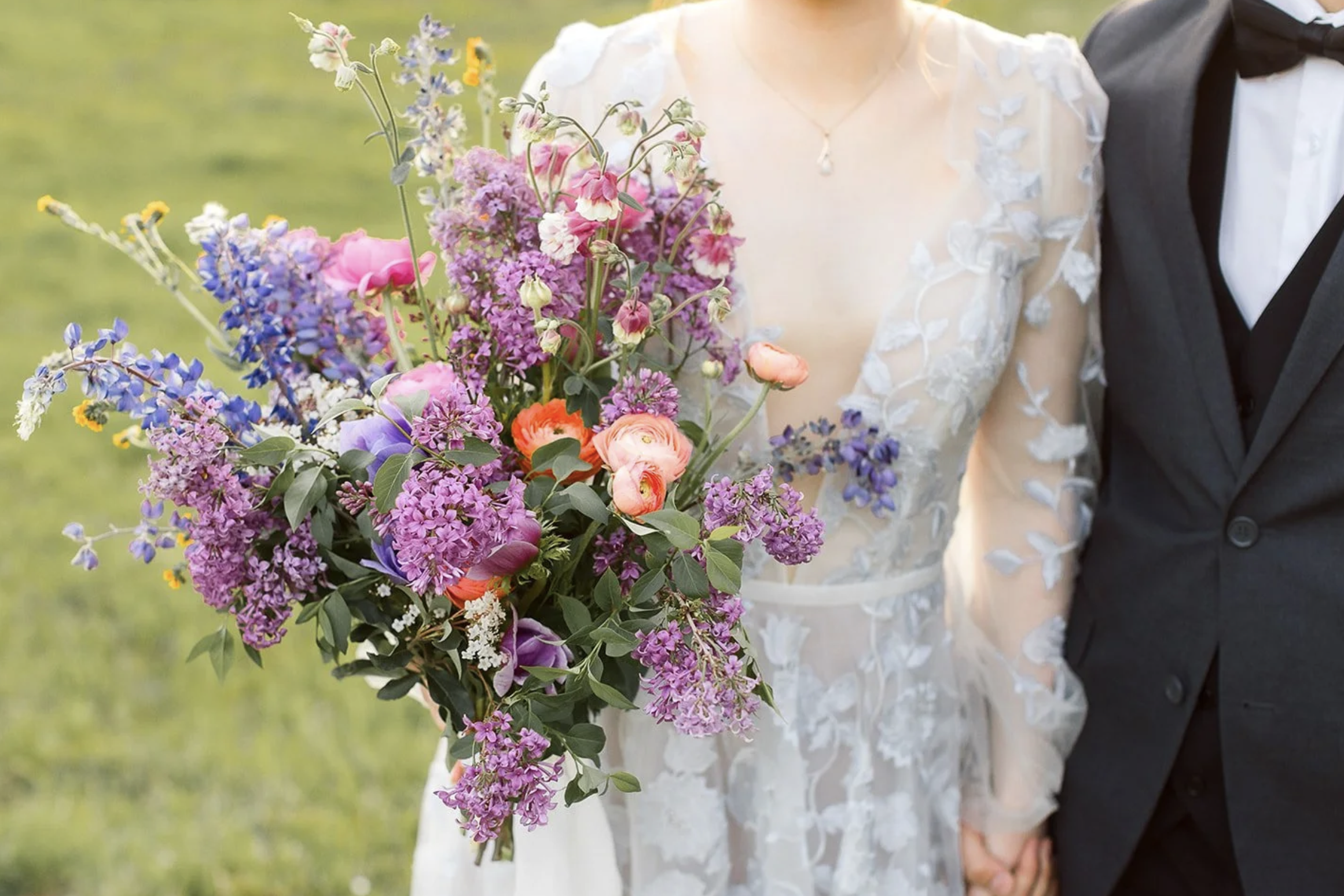 Your Guide to Summer Wedding Florals: What's Blooming Month by Month
